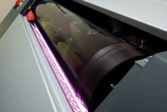 Die UV-Belichtung der Platte erfolgt komplett digital dank der UVLED- Technologie und sorgt somit für eine Reduzierung der Fehlerquote im Plattenherstellungsprozess