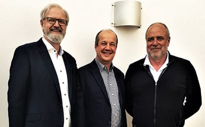 30 Jahre erfolgreiche Zusammenarbeit (v.l.): Thomas Eisner, Zecher GmbH; Reinhart Dortschy, Dortschy GmbH & Co. KG und Rüdiger Wand, Zecher GmbH