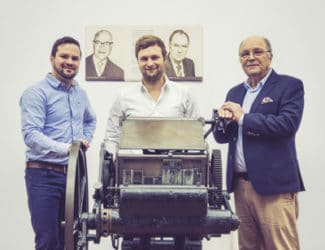 Dr. Franz-Josef Vollherbst übergibt ein innovatives und gut geführtes Familienunternehmen an seine Söhne Stefan (l.) und Matthias Vollherbst