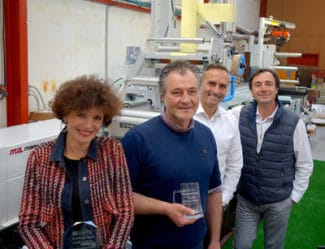 (v.l.n.r.) Christelle und Laurent Fenot Colorado Etiquettes, mit Tom Cavalco von Mark Andy und Jean Louis Pecarelo von Atypic im Unternehmen in Rouen (Quelle: Mark Andy)