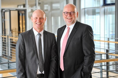 Herma-Geschäftsführer Sven Schneller (links) und Dr. Thomas Baumgärtner (Quelle: Herma)