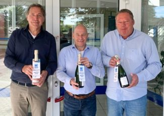 V.l.n.r: A. Prophitius (CEO Optimum Group Germany), Marc van Rijswijk (CFO Optimum Group), Ralf Christoffer (Managing Director SC Etiketten) Quelle: Optimum Group