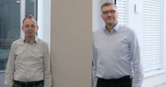 Frank Laux (l.) und Jens Bergmann haben ihre ersten Erfahrungen bei Robos gemacht und starten zufrieden und motiviert in das neue Jahr 2021 (Quelle: Robos)