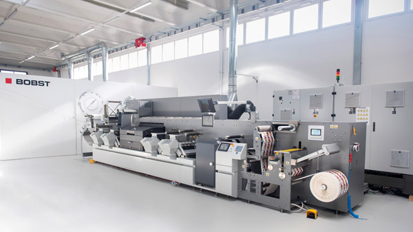 Die neue Bobst Master DM5 wurde bei I.B.E. in Italien installiert (Quelle: Bobst)