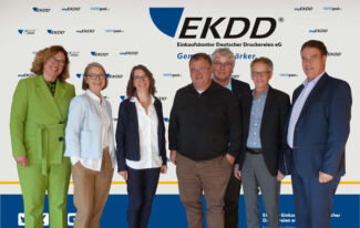 (v.l.n.r): Delphine A. Soulard (EKDD-Vorstand), Cornelia Behrens (Mail-Druck), Simone Stöckigt (fs-Etiketten), Ralf Kempa (dieter Kempa Etiketten), Eugen Kölling (HP Etikett), Erwin Oscar Mahl (Schwäbisch Haller Etiketten) und Bodo F. Schmischke (EKDD-Vorstandssprecher) (Quelle: EKDD)