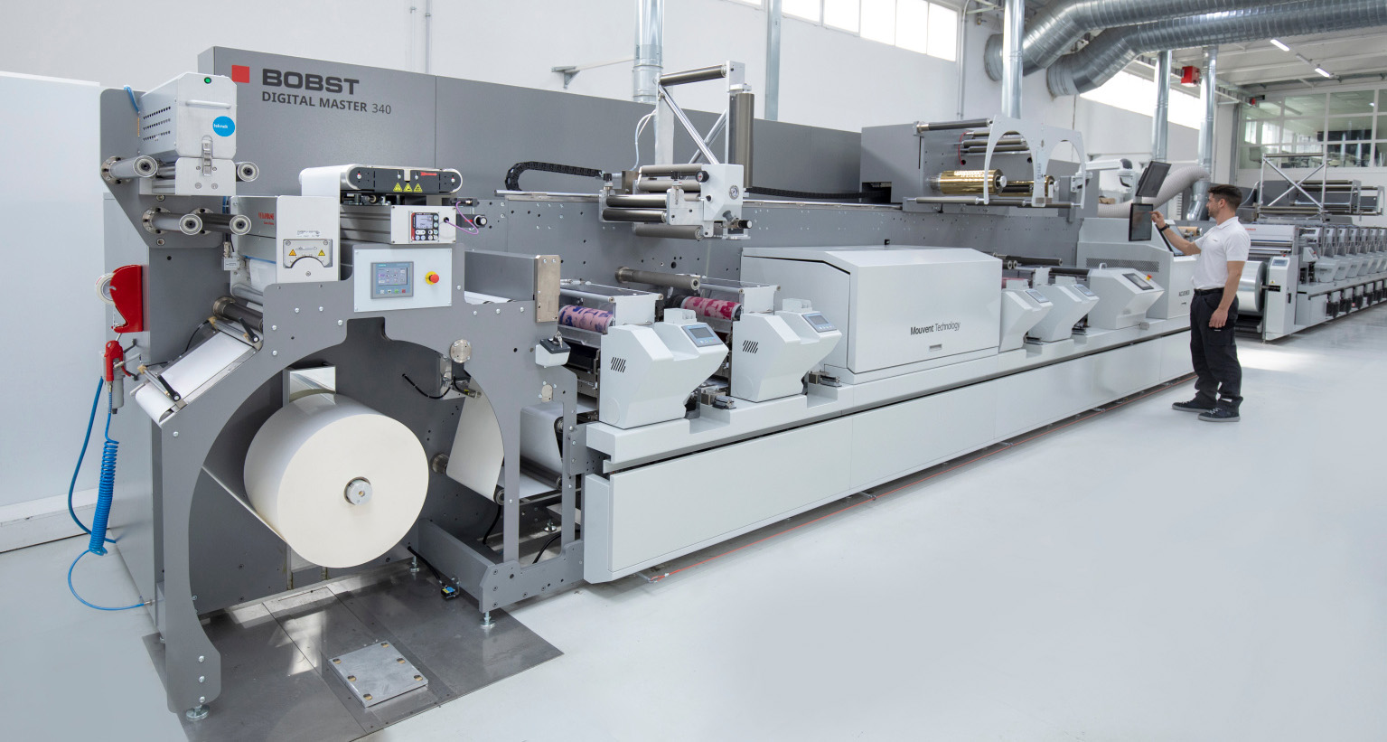 Die neue Digital Master vereint analogen Flexodruck und digitalen Inkjetdruck in einem modularen System