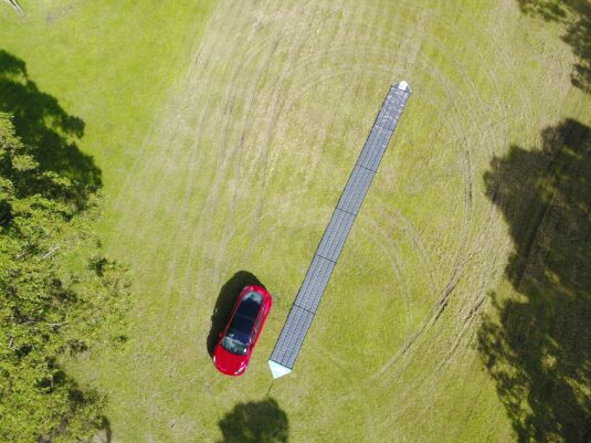 Derzeit ist die Solar-Panele zum Aufladen des Fahrzeugs noch 14 m lang 