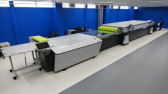 Die vollautomatische Verarbeitungsanlage für wasserauswaschbare Flexodruckplatten CrystalCleanConnect bei der Seikodo Corporation (Quelle: Asahi) 