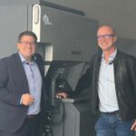 Thorsten Glaab (l.), Sales Account Manager L&P HP Indigo Digital Press Germany und Frank Plechschmidt Geschäftsführer Labelisten (Quelle: HP Indigo)