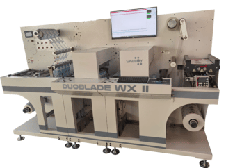 Der digitale Schneidplotter Duoblade WX II für Rollen wurde nun bei zwei Unternehmen durch die Grafische Systeme GmbH installiert (Quelle: Grafische Systeme)