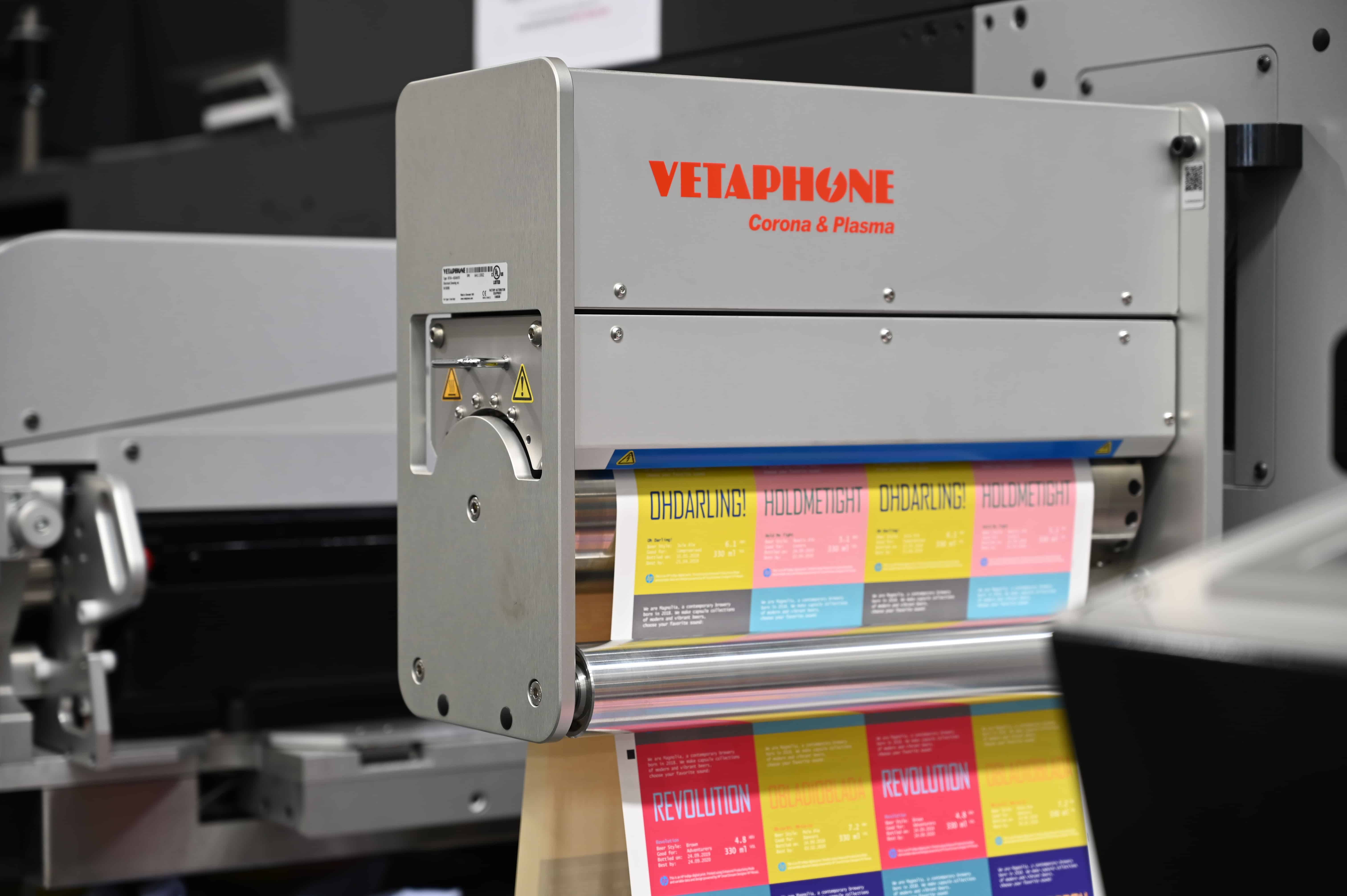 Vetaphone Corona-Behandler sind bei mehr als 80% der Verarbeiter im Bereich der Schmalbahndruckmaschinen installiert (Quelle: Vetaphone)