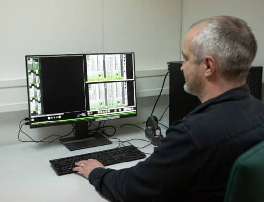 Das scannerbasierte Inspektionssystem EyeC Proofiler 1200 DT sowie der EyeC Proofiler Graphic dienen PLM heute als zuverlässige Prüfmittel in der Qualitäts- und Druckvorstufenkontrolle (Quelle: EyeC)