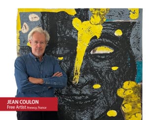 Der französische Thermopapierkünstler Jean Coulon vor einem seiner Kunstwerke in seinem Atelier in Annecy, Frankreich (Quelle: Koehler Paper)