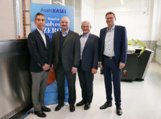 Start des Flexo Plate Training Center im Gallus Experience Center: (v.l.) Masaki Matsumoto, MD von Asahi Photoproducts; Dario Urbinati, CEO von Gallus; Ferdinand Rüesch Senior Vice President Global Key Accounts von Gallus, Anchor Shareholder von Heidelberger Druckmaschinen AG, und Dr. Thomas Klein, CTO von Esko (Quelle: Asahi)