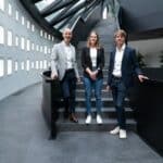 V.l.: Im HQ Building  der Durst Group – Serge Clauss, Johanna Weber and Michael Deflorian (Quelle: Durst Group)