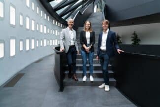 V.l.: Im HQ Building  der Durst Group – Serge Clauss, Johanna Weber and Michael Deflorian (Quelle: Durst Group)