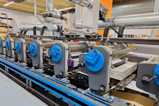 Die Druckmaschinen von Permapack sind mit den ArcLED-Lampenkassetten von GEW ausgestattet, die innerhalb einer Minute ausgetauscht werden können (Quelle: GEW)