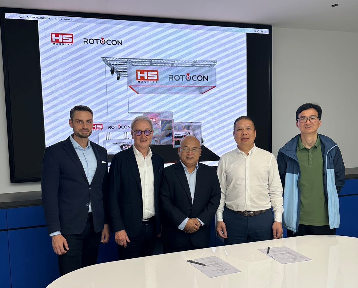 Marco Aengenvoort, Michael Aengenvoort, Ruan Jinshu, Dasong (Charles) Cao, Übersetzer und Mark Zheng (HS Machinery)