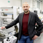 CEO Przemysław Ruge, Novacode, berichtet von höherer Qualität und Sicherheit durch die neuen EyeC-Lösungen (Quelle: EyeC)