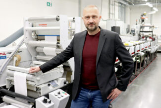 CEO Przemysław Ruge, Novacode, berichtet von höherer Qualität und Sicherheit durch die neuen EyeC-Lösungen (Quelle: EyeC)