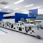 Neben der neuen KI-gestützten Maschine kann die N730i Integrationsdrucksystem live erlebt werden (Quelle: Domino)