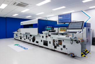 Neben der neuen KI-gestützten Maschine kann die N730i Integrationsdrucksystem live erlebt werden (Quelle: Domino)