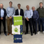 Die Vorstandsmitglieder von Concordia Labels feiern ihre jährliche Sommervorstandssitzung in der Digi-Paq-Zentrale in Kortemark, Belgien. V.l.n.r.: Jussi Oksanen (Auraprint, FIN), Peter Overbeek (Eshuis, NLD), Frederik Parrein (Digi-Paq, BEL), Francesc Egea (IPE Innovaciones, ESP), Adrian Steele (Mercian Labels, GBR), Roberto Sala (Arca, ITA), Christophe Parrein (Digi-Paq, BEL), Christian Zoll (Carini, AUT) (Quelle: Concordia Labels)