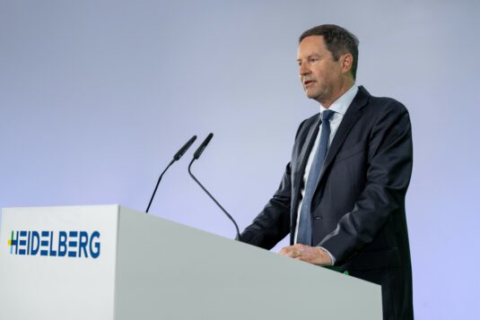 Jürgen Otto, CEO, spricht auf der diesjährigen virtuellen Hauptversammlung perLivestream zu den Anteilseignern und Aktionärsvertretern.