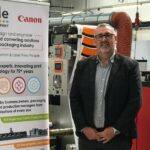 Lachlan Buirds, Managing Director bei Edale, ist stolz darauf, die CartonLine‑Flexodruckmaschine zum rersten Mal auf der Messe zu präsentieren (Quelle: Edale)