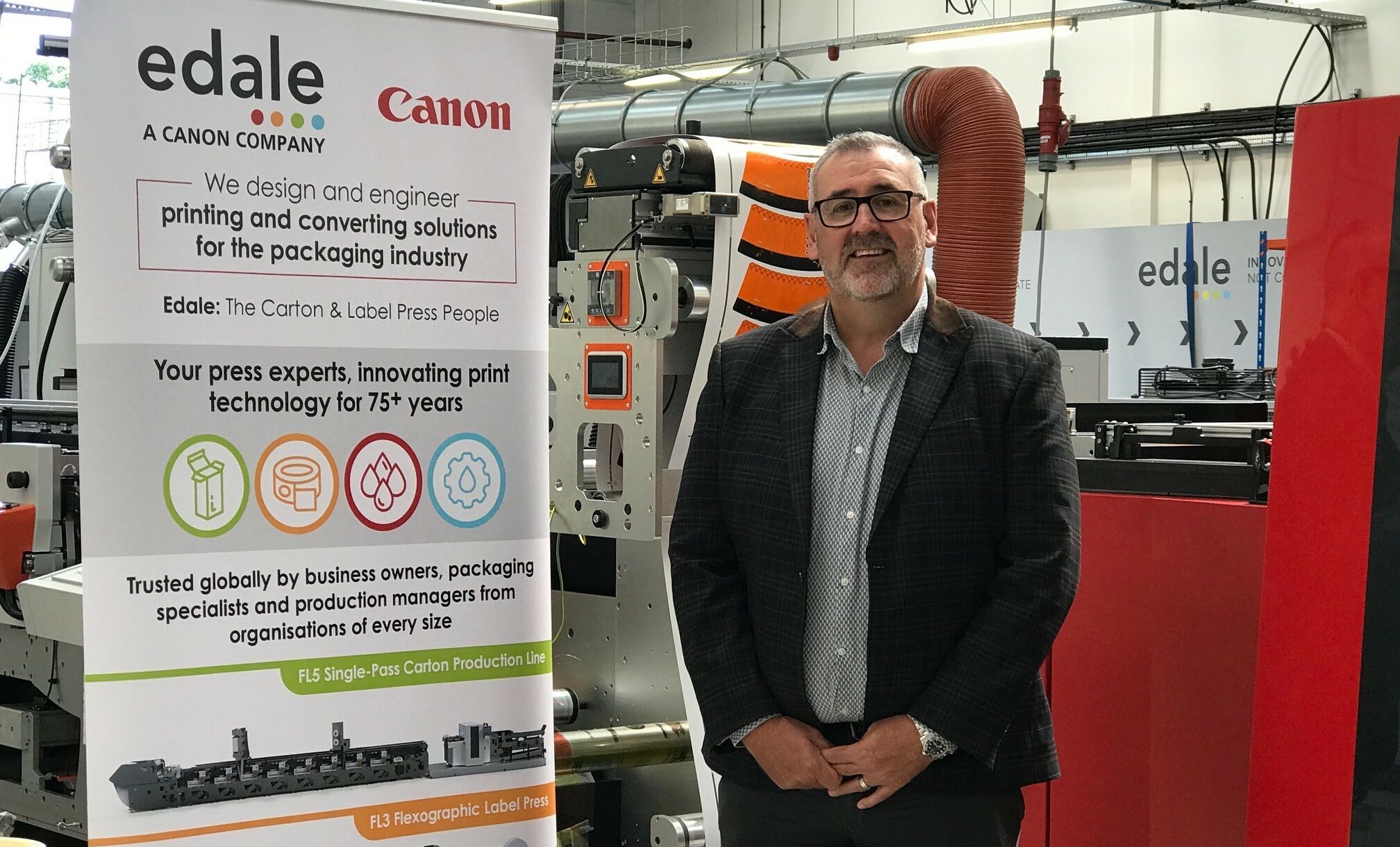 Lachlan Buirds, Managing Director bei Edale, ist stolz darauf, die CartonLine‑Flexodruckmaschine zum rersten Mal auf der Messe zu präsentieren (Quelle: Edale)