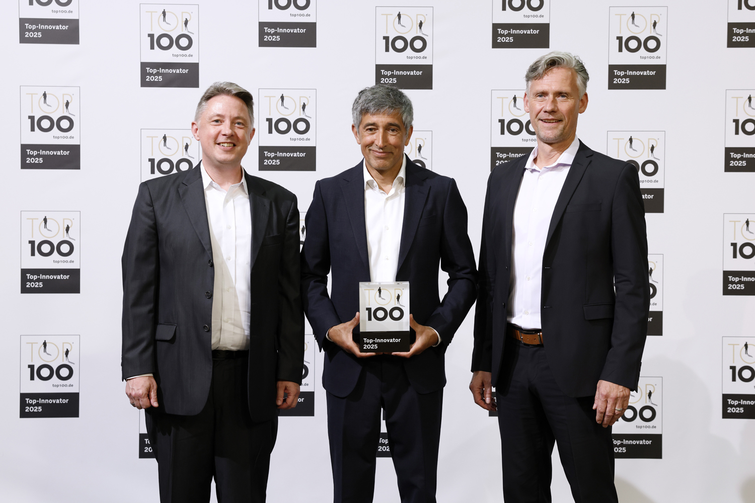 Verleihung der TOP 100-Auszeichnung durch Ranga Yogeshwar an die Witte Technology GmbH. V.l.n.r.: Dr. Matthias Seiler (CEO Witte Group und Geschäftsführer der Witte Technology GmbH), Ranga Yo-geshwar (Wissenschaftsjournalist und TOP 100 Mentor), Udo Feldmann (Geschäftsführer der Witte Technology GmbH) Quelle: Witte