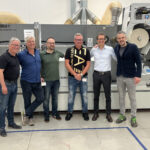 V.l.n.r. (im Bobst Werk): Wim Koning, Area Sales Manager Bobst; Leszek Trzaskowski, Vertrieb Rotary Sp Zoo; Andrzej Cer, Production Manager Tomex; Tomasz Woźniczko, Inhaber Tomex; Giorgio Deliziosi, Technical Sales Manager Bobst; Francesco Bruni, Project Manager Bobst (Quelle: Bobst)
