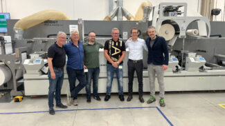 V.l.n.r. (im Bobst Werk): Wim Koning, Area Sales Manager Bobst; Leszek Trzaskowski, Vertrieb Rotary Sp Zoo; Andrzej Cer, Production Manager Tomex; Tomasz Woźniczko, Inhaber Tomex; Giorgio Deliziosi, Technical Sales Manager Bobst; Francesco Bruni, Project Manager Bobst (Quelle: Bobst)