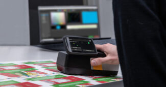 Der Print Clone, eine intelligente Cloud-basierte KI-Farbabgleichslösung, soll den Vorgang beschleunigen und den Testaufwand minimieren (Quelle: Esko)