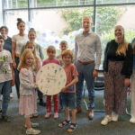 Für Geschäftsführer Roland Schreiner ist es ein besonderes Anliegen, die Mitarbeiter/innen während der Schulferien zu unterstützen (Quelle: Schreiner Group)