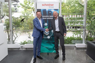 Führungswechsel: Jens Vor der Brueggen_(l.) übernimmt von Robert Weiss (Quelle: Schreiner Group)