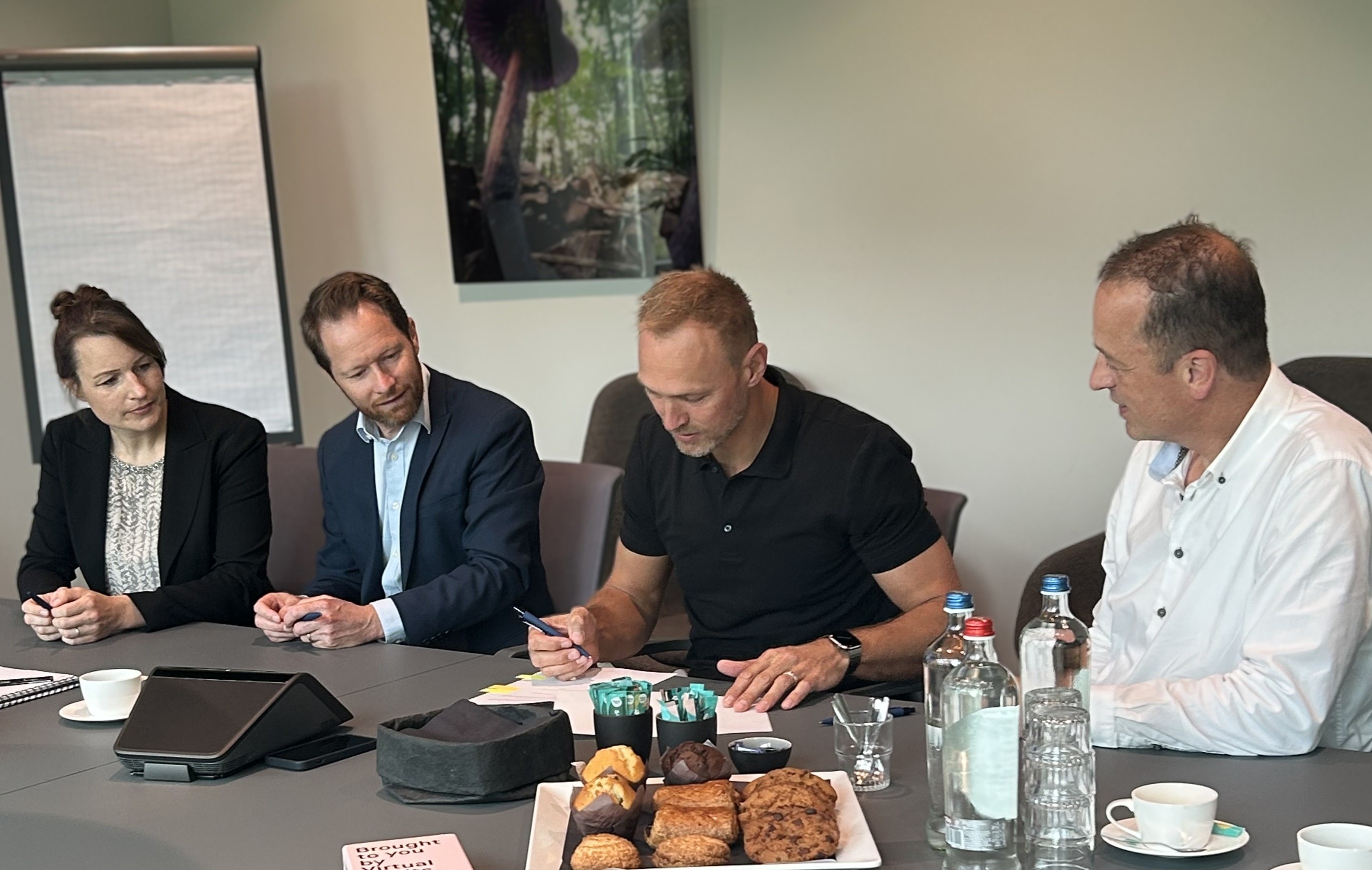 V.l.n.r.: Mirjam Lange, Siegwerk; Gilles Le Moigne, Siegwerk; Bob Horsthuis, Allinova und Gijs Elfrink, Allinova (Quelle: Siegwerk)