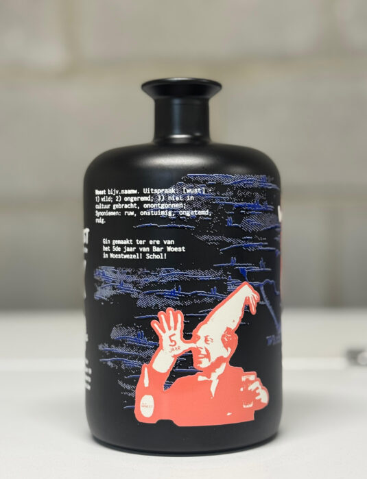 Neben der Produktion bietet der Helix One auch Vorteile im Vertrieb: „Wir können für Interessenten sofort eine Musterflasche mit Logo drucken – ohne Wartezeit. Das überzeugt und steigert den Absatz“