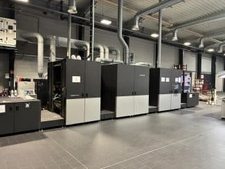 Die Jet Press FP790 von Fujifilm bei Delo: Mit der Digitaldruckmaschine für flexible Verpackungen erweitert die Druckerei ihr Portfolio um wirtschaftliche Lösungen für kleine und mittlere Auflagen (Quelle: Fuji)