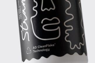 Auf der Labelexpo demonstriert Avery Dennison, wie sich AD CleanFlake-Etiketten sauber von PET- und HDPE-Flakes trennen lassen (Quelle: Avery Dennison)