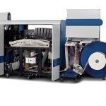 Die Hybridmaschine kombiniert Digital-Inkjet und Flexodruck (Quelle: Domino)
