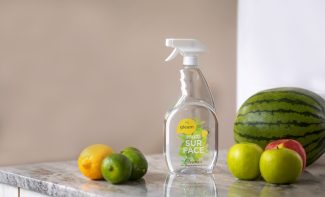 Der Universal-Klebstoff RW85C fördert das Etiketterecycling und unterstützt die Kreislaufwirtschaft (Quelle: UPM Adhesive Materials)