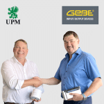 Klaus Baldig (UPM) und Marko Tiainen (GeBE) sind überzeugt davon, dass die Kooperation für neue Chancen sorgt (Quelle: UPM)