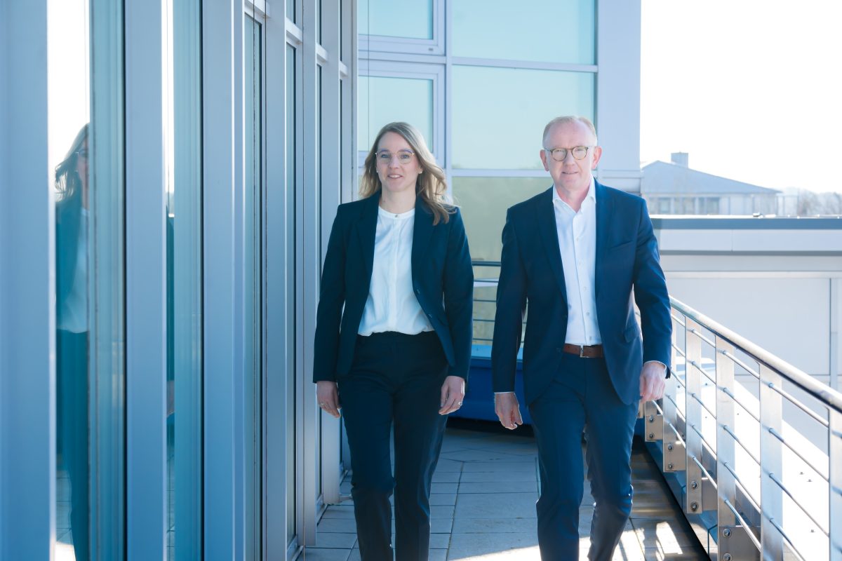 Von links: Natascha Sander, CFO und Michael Finger, CEO Technotrans SE (Quelle: technotrans SE)