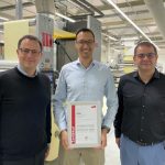 Stolz auf die weltweit erste PSF-Zertifizierung (v. l.): Torsten Dreke (Geschäftsführer), Christian Schröter (Geschäftsführender Gesellschafter) und Marco Biedermann (Finanzen und Personal/Prokurist)(Quelle: Etiketten-Labels)