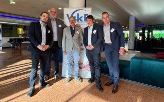 V.l.n.r.: P. Wolfsdorf von Froben Druck GmbH & Co. KG; J. Schild von West Label; P. Boysen, Geschäftsführer B&T Tec; T. Wolfsdorf ebenfalls von der Froben Druck GmbH & Co. KG sowie O. Raabe von Wink Stanzwerkzeuge auf der VskE-Herbsttagung 2025 in Radebeul