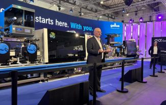 Dario Urbinati, CEO der Gallus Gruppe, stellt die neue Gallus Five auf der Labelexpo Europe 2025 in Barcelona vor