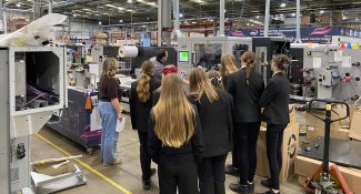 Am 13. November veranstaltete ABG einen Women in Engineering Open Day. Eingeladen waren 20 Schülerinnen im Alter von 14 bis 16 Jahren aus zwei regionalen weiterführenden Schulen (Quelle: ABG)