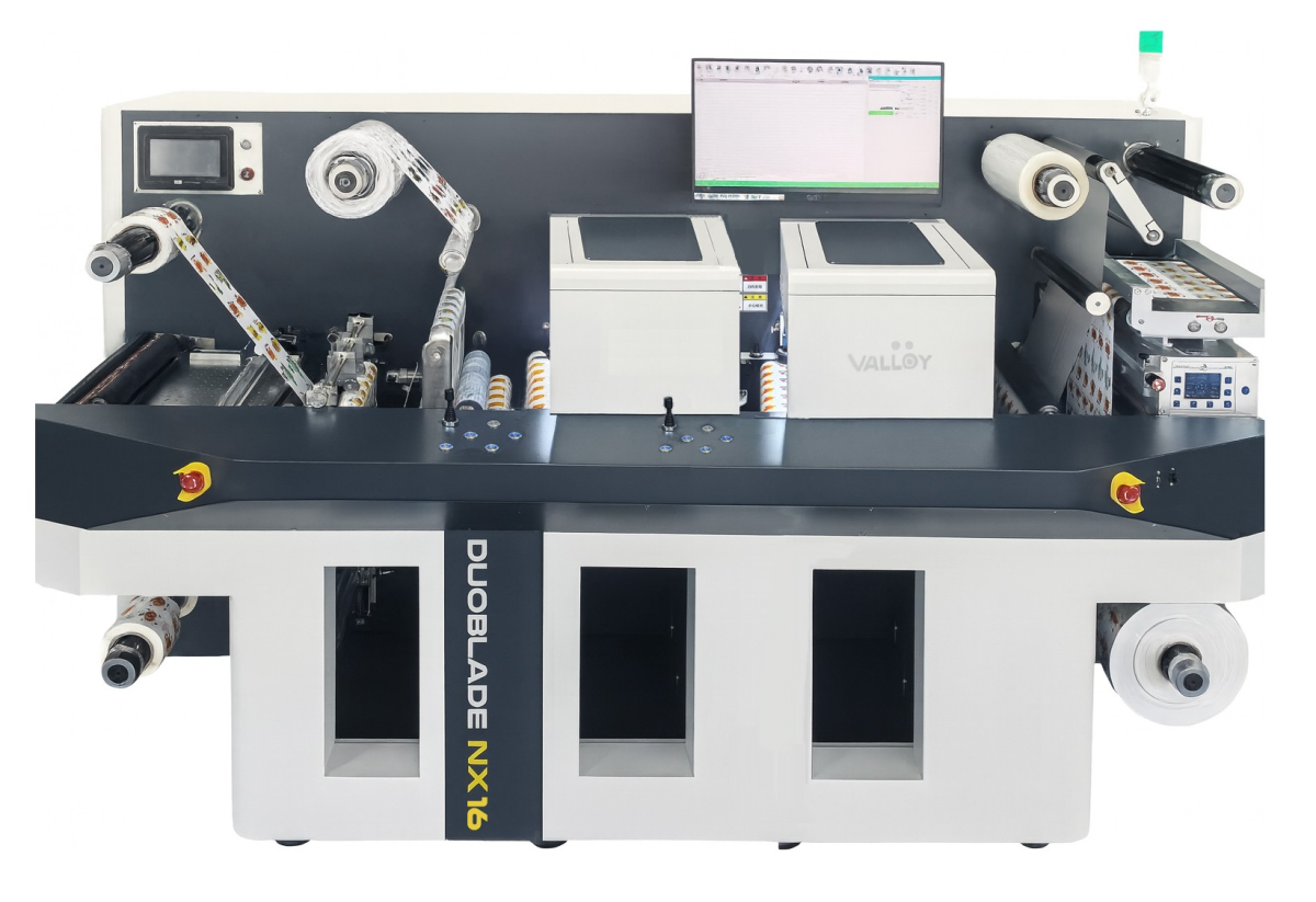 Der Valloy Duobalde NX16 verfügt über zwei Schneideinheiten à acht Werkzeugen, automatische Tiefeneinstellung und bis zu 24 m/min Schneidgeschwindigkeit (Quelle: Grafische Systeme)