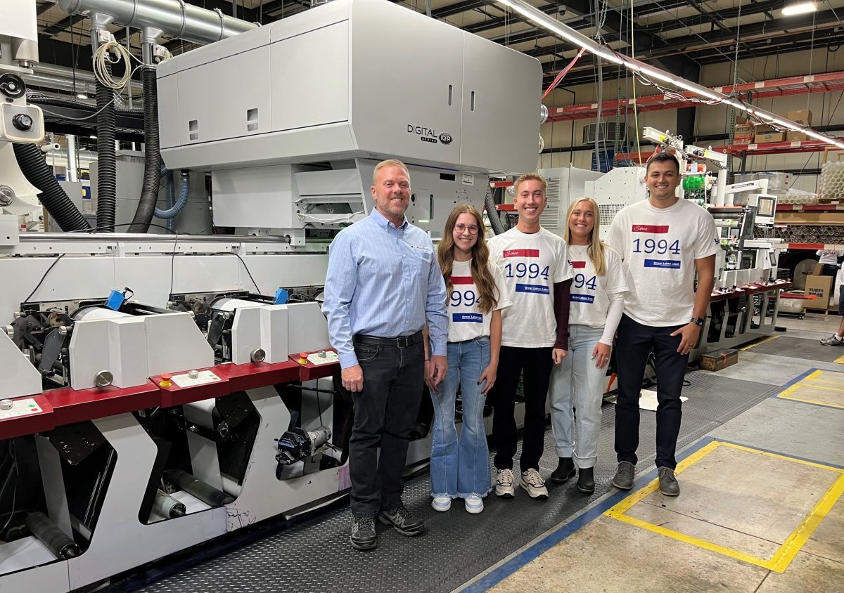 Die Mark Andy-DSiQ-R mit ergänzter Domino N610i-R bei Great Lakes Label schaft rund 30 Prozent mehr Kapazität auf den anderen Maschinen (Quelle: Domino)